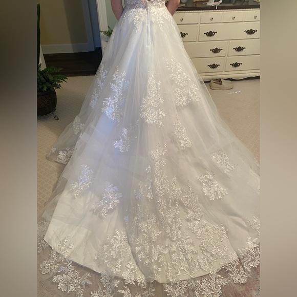 White Wedding Dress - Size 4 - Picture 8 of 11